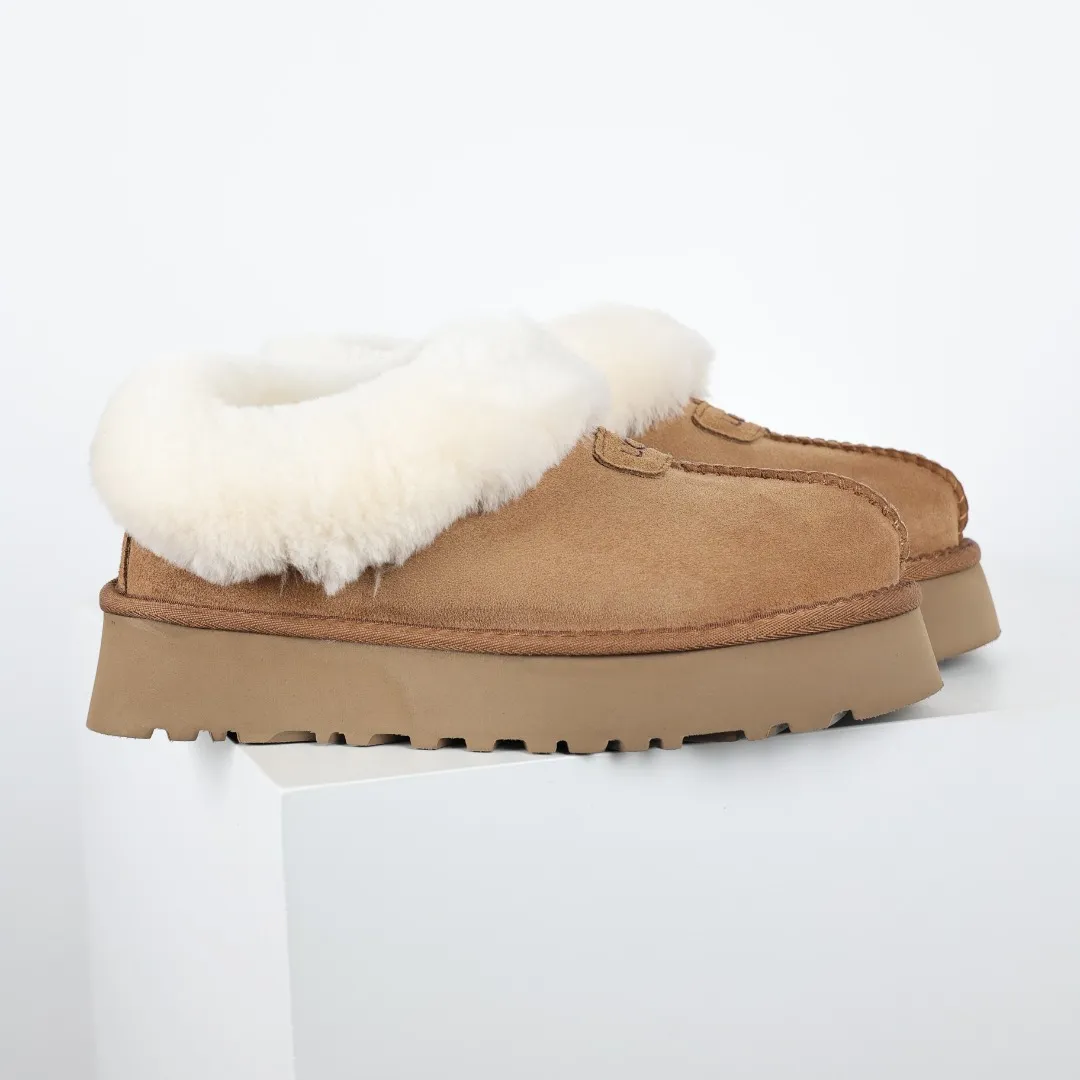 Pick up locally 💰580 The core recommendation is good price UGG Tazite slip-on lazy thick-soled slippers Maroon Xiaohongshu hot model Henan Longfeng leather production Sheepskin and wool integrated Top quality in the market 2-3 cm cashmere insole to keep warm in winter and suitable for home use UUG has launched a style series in the new year, which is partially geared towards the preferences of young consumers. It has also moved to the forefront of fashion trends. Shoe body material Water-repellent coated suede upper 17mm UGGPURE™ implanted wool insole Lightweight non-slip comfortable rubber outsole Brand LOGO Trademark Comes with full packaging Size: 35 36 37 38 39 40
